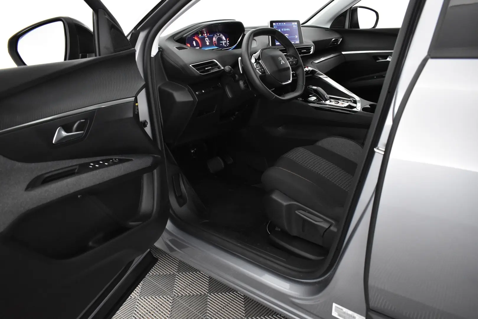 Car Image - 15rTdVIUWDPN3qFciWtYXb