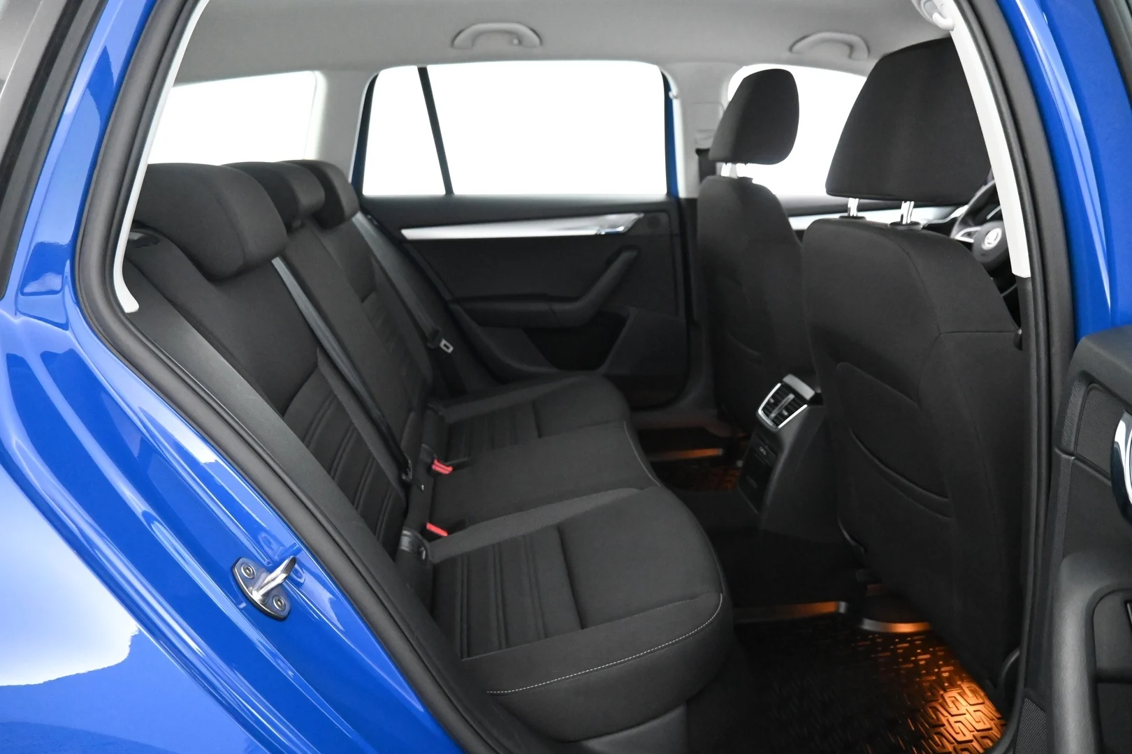 Car Image - 4IYAlPh2Bmz0a6QzDiIAz1