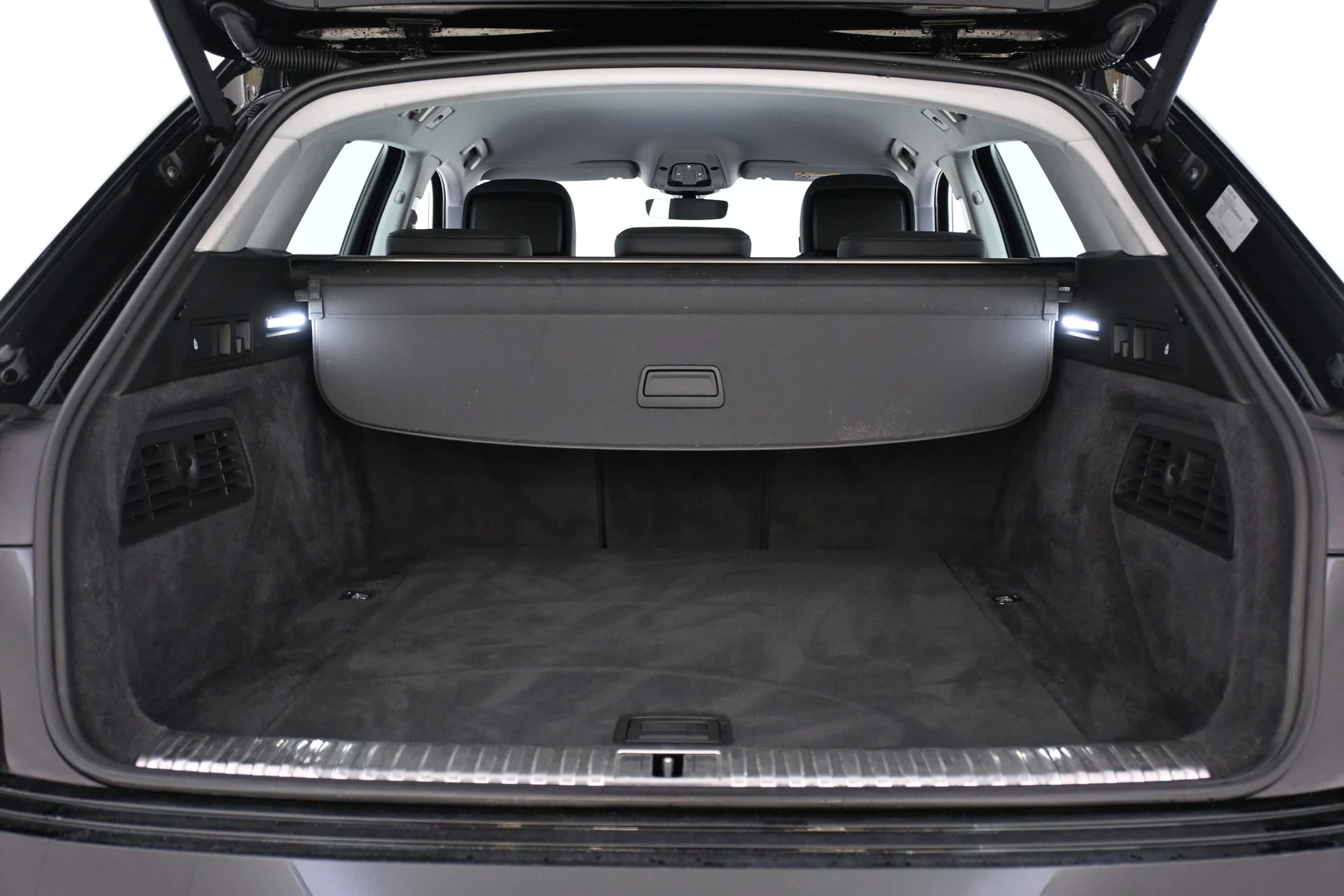 Car Image - 6Y49SiNa64hyRxZlMJsM6W