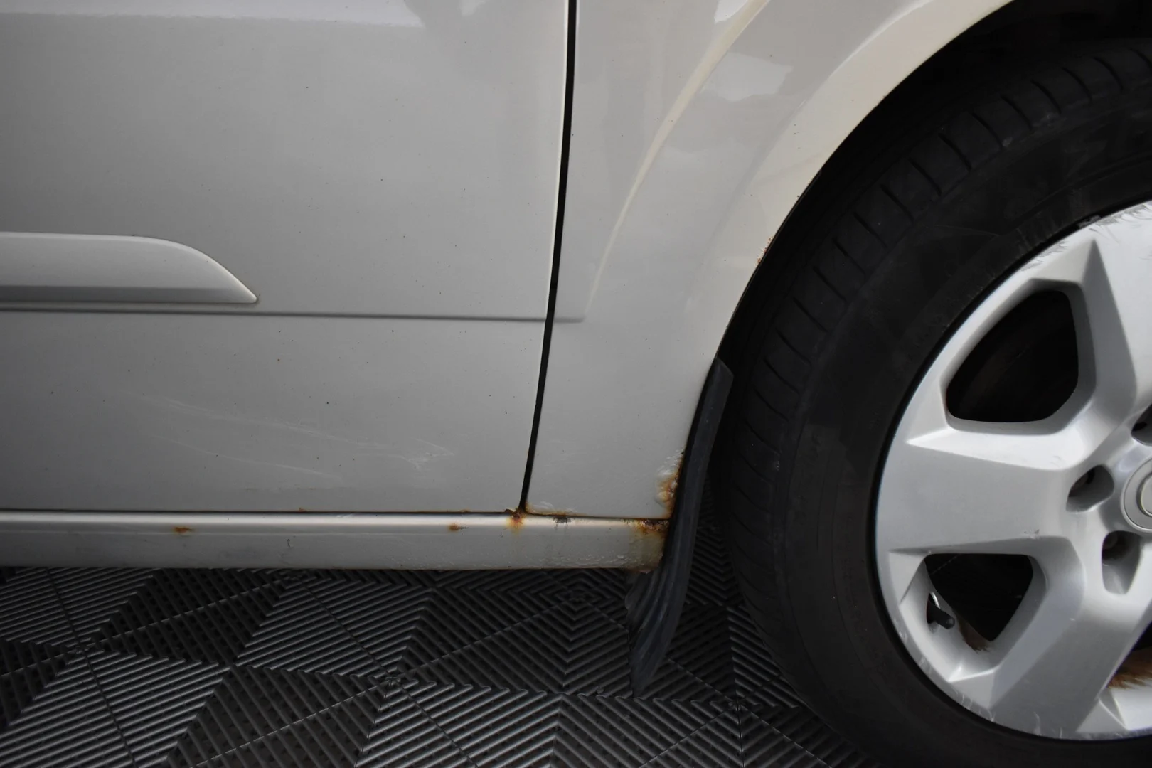 Car Image - 2r2wgVwX2FohgGupuFQHdN