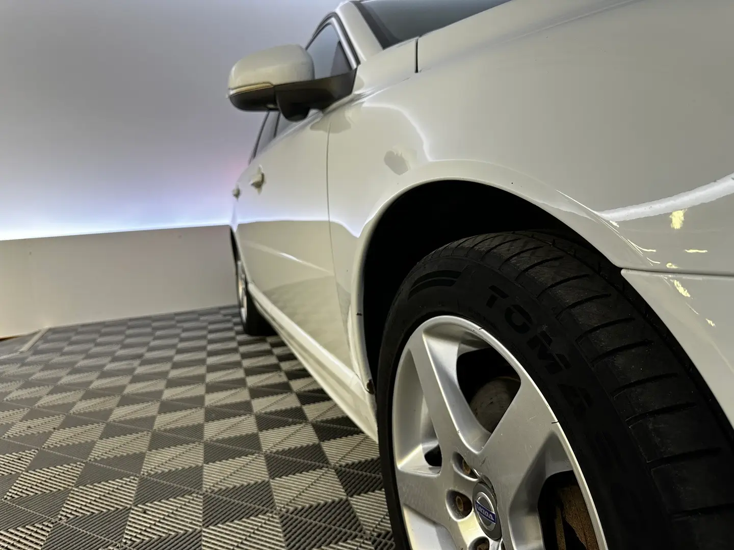 Car Image - 6aVQeKXfVePGTCImnvQENr