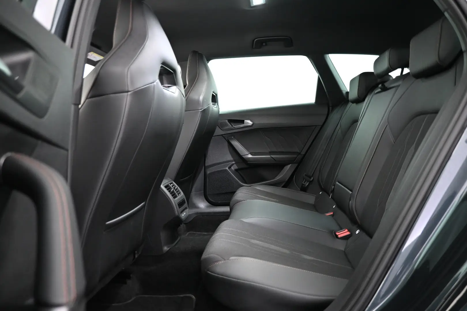 Car Image - 4IFbZpH6RrOGnpp3tvwHiO