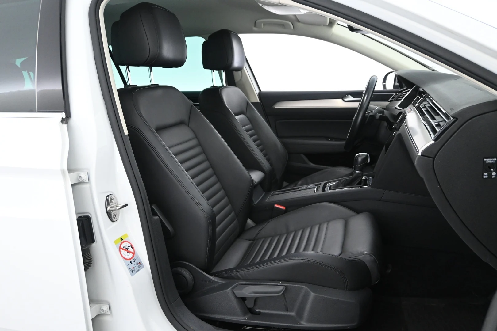 Car Image - 5ggqdE5MUogeGuSrrj2BiC
