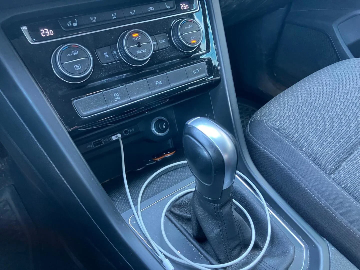 Car Image - 1pqSGqMlUfuqT005SVcn1x
