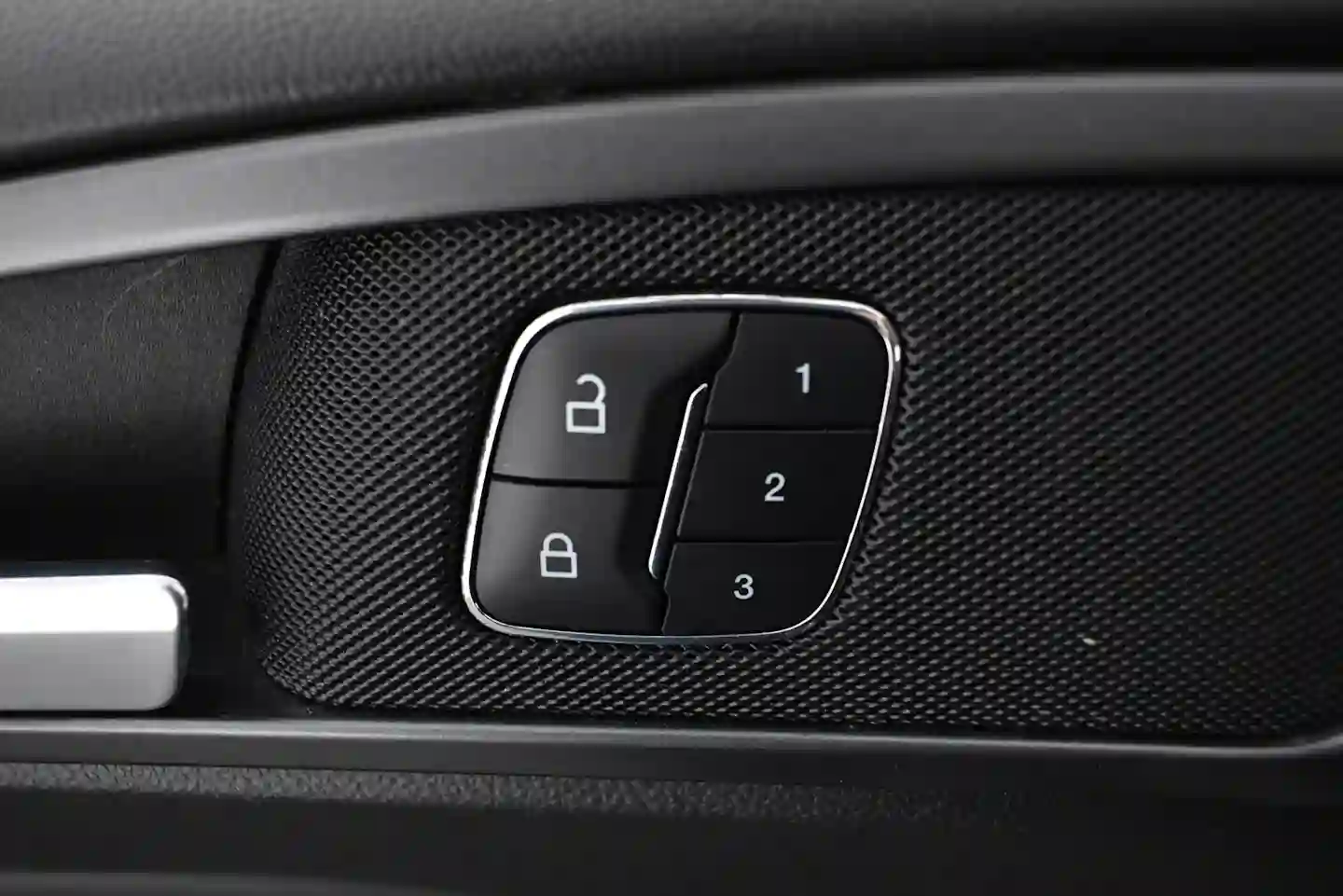 Car Image - eVG27zK8pwbeufiCfn0n0