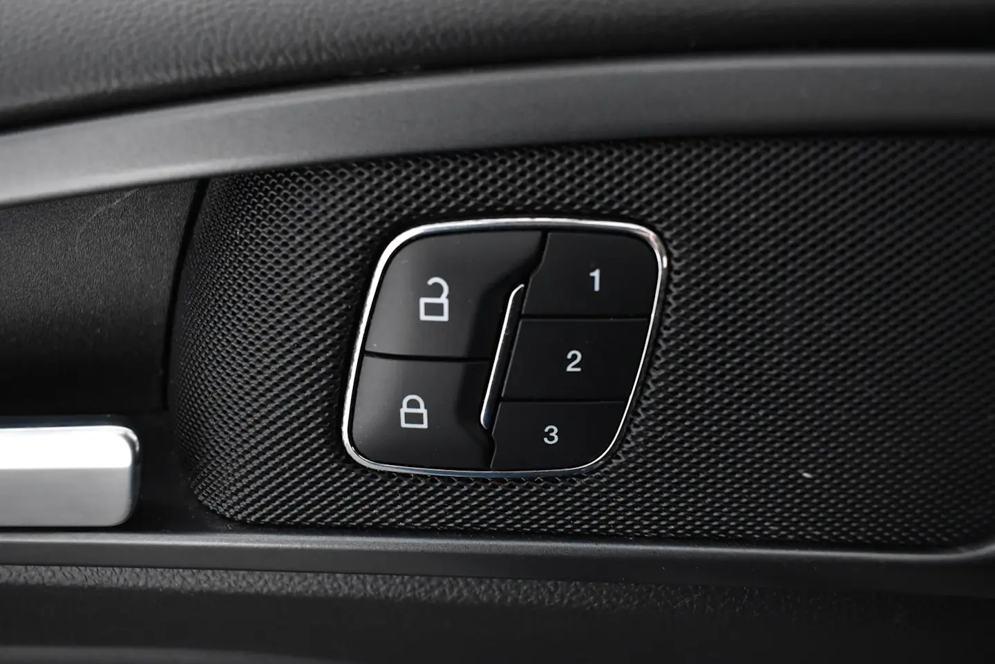 Car Image - eVG27zK8pwbeufiCfn0n0