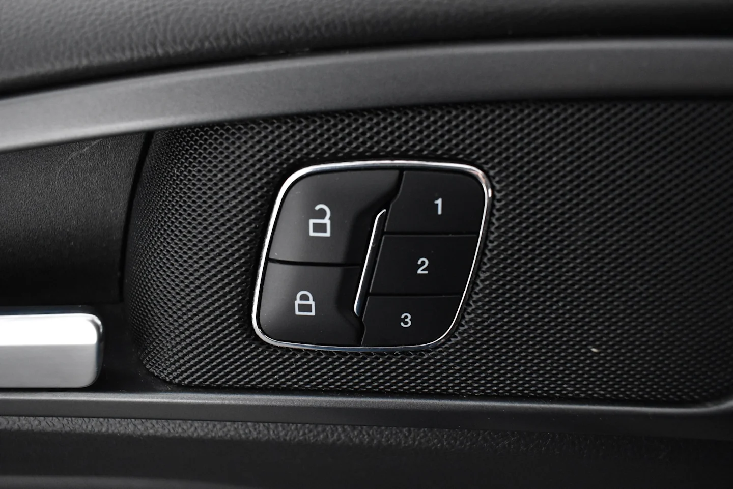 Car Image - eVG27zK8pwbeufiCfn0n0