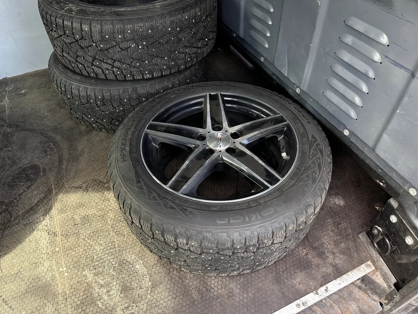 Car Image - 6oQ6mLod4uUkKIMMYhGvIm