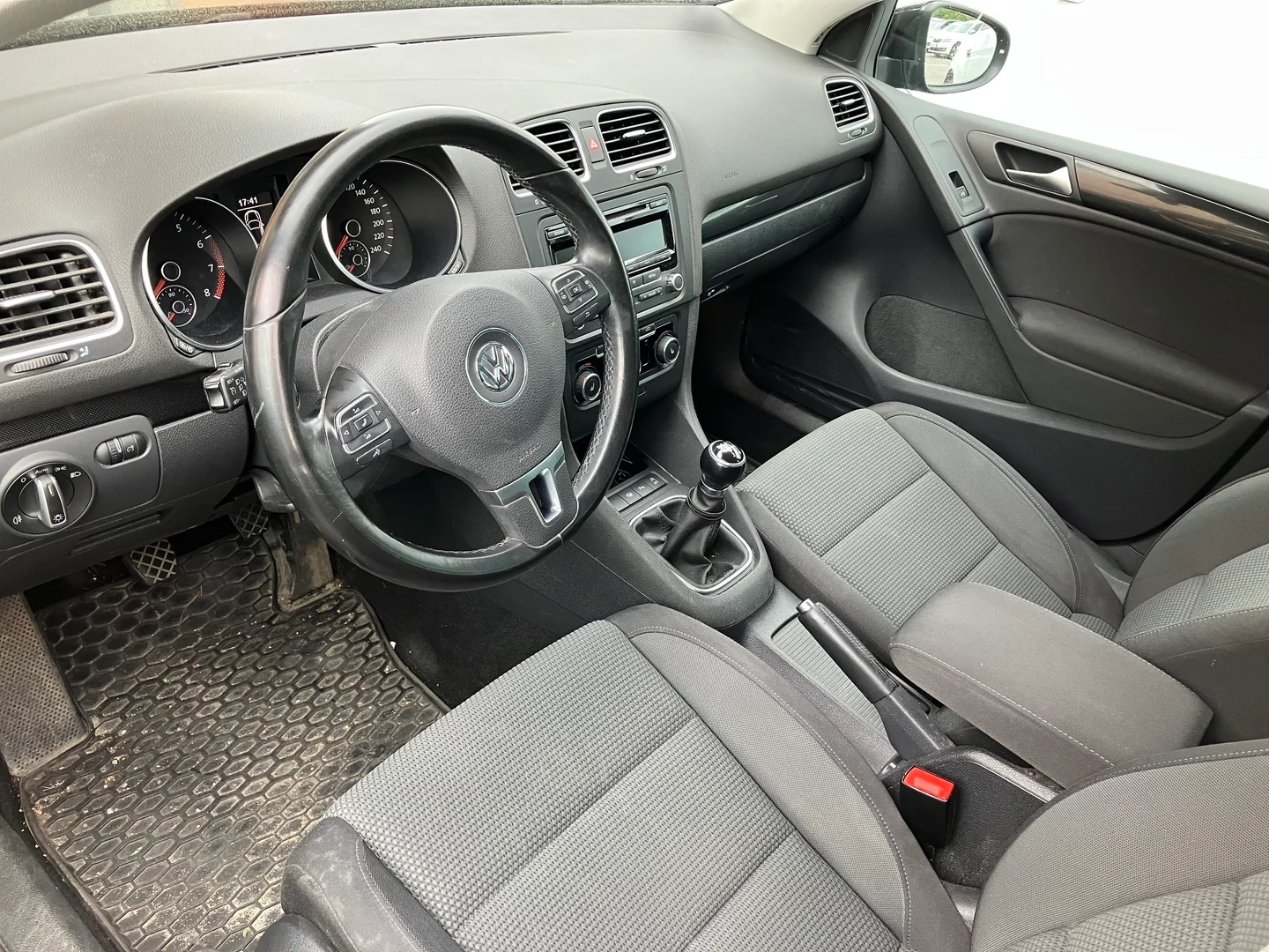 Car Image - 5lQ2ZarA8NiEevErXqjP9T