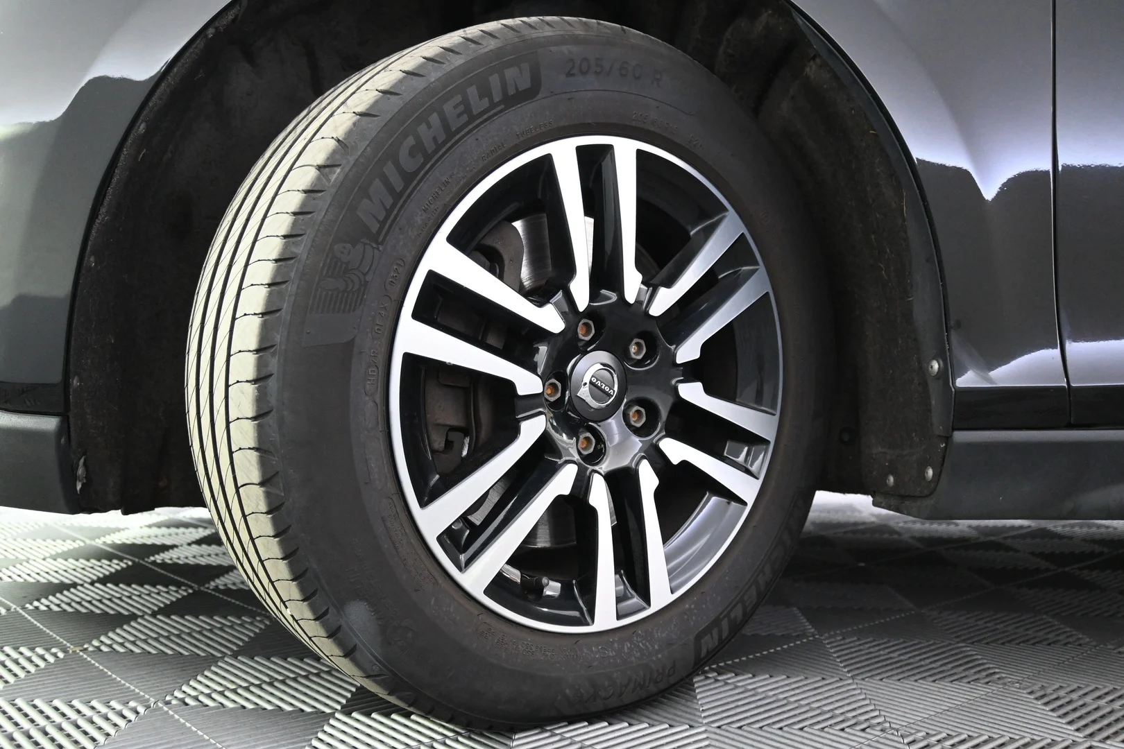 Car Image - 7lPIRqiTeBm3JRnAEOPbJK