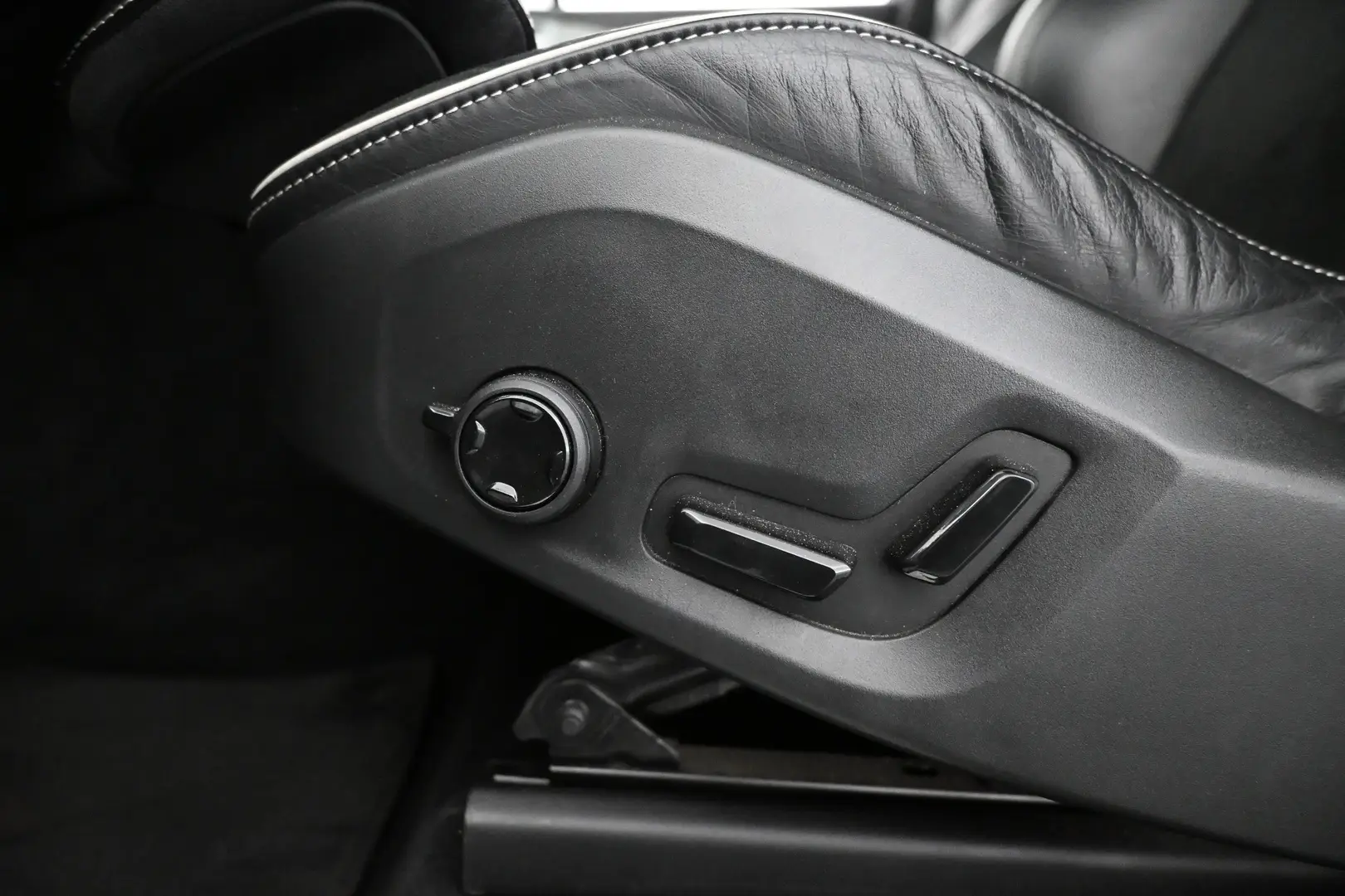 Car Image - 7B9VynScUTWYIRBb1A3TlI
