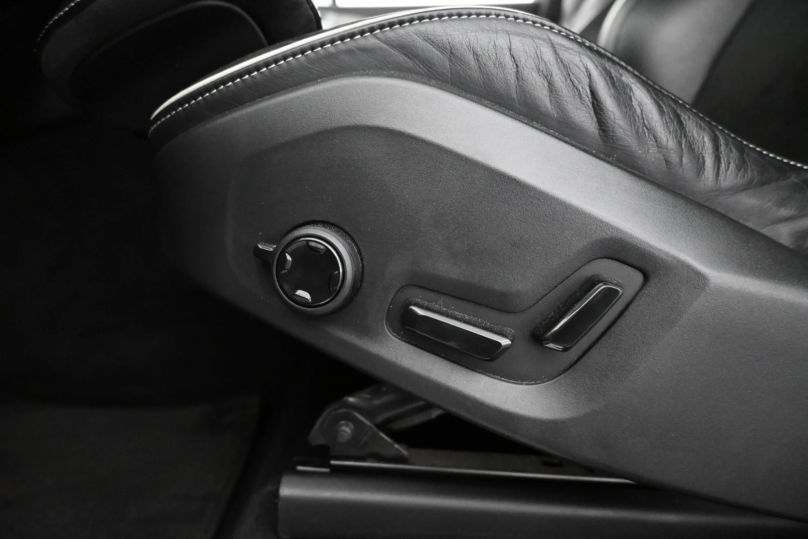 Car Image - 7B9VynScUTWYIRBb1A3TlI