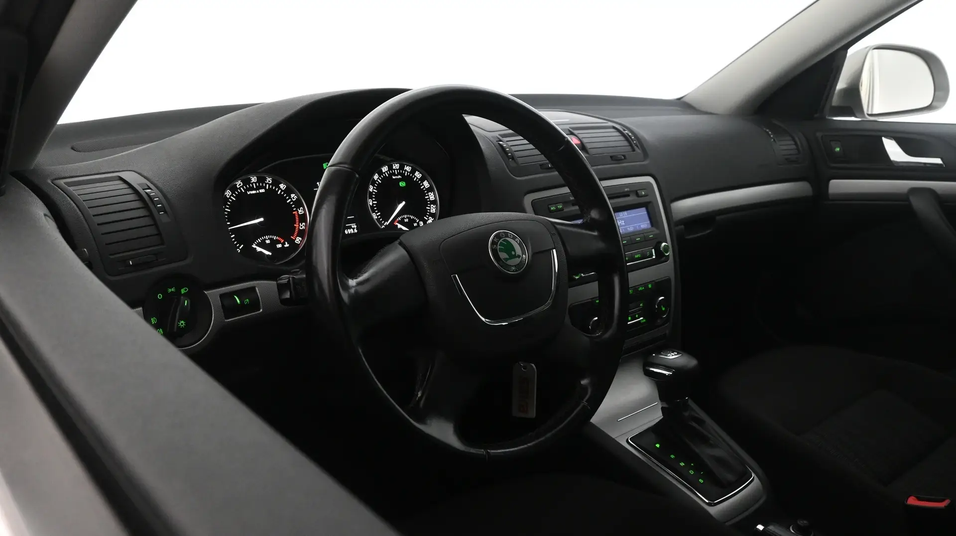 Car Image - 6msjWjLb3S19u5WtiUzpVm