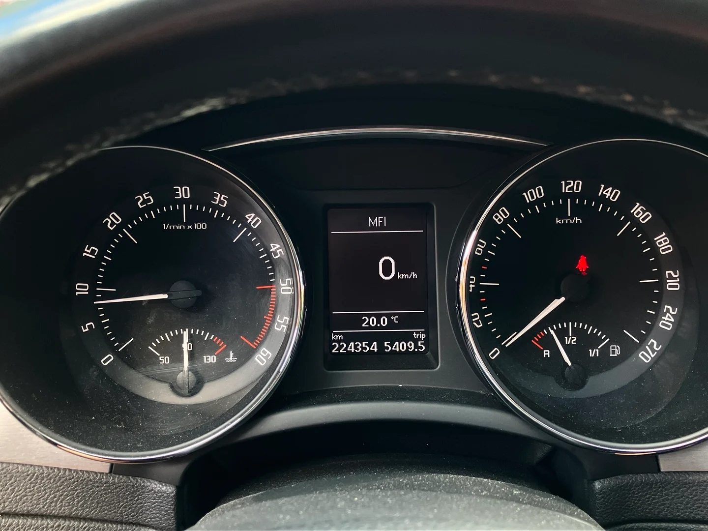 Car Image - 15cF98CdHdIA0FFxiVBtcY
