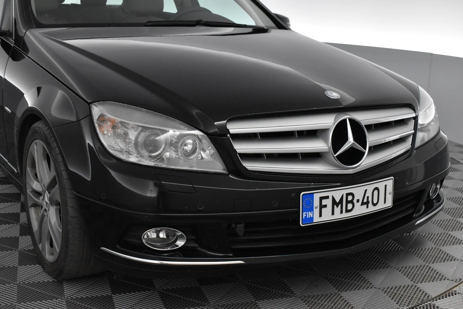 Car Image - 6jVhXgRvIaKZU8L93lkJ1M
