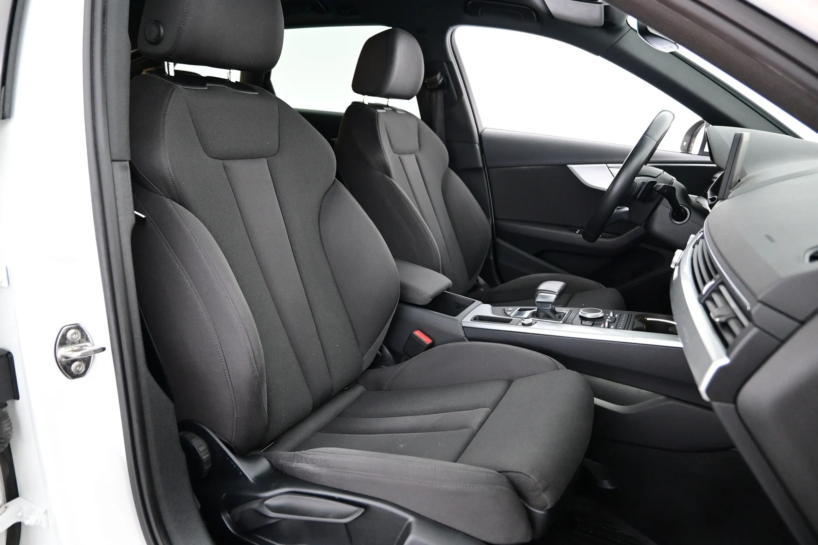 Car Image - 1aYcPEL33i1Z7Ka0vxQs1X