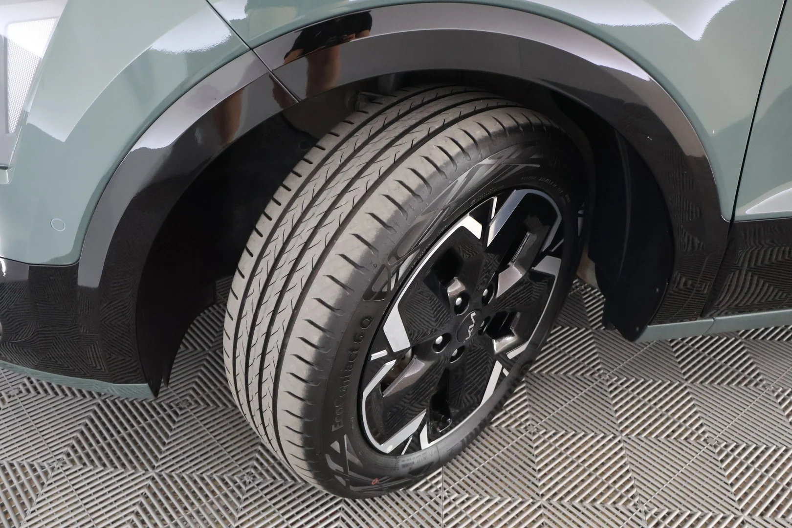 Car Image - 1FElEDInouPs9t7ywfjD1I