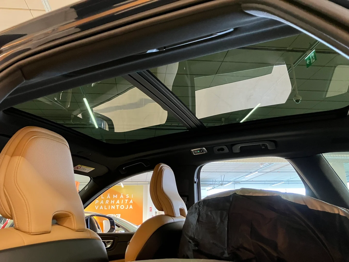Car Image - 73nZIVg9RRHExzNzz0pv4E