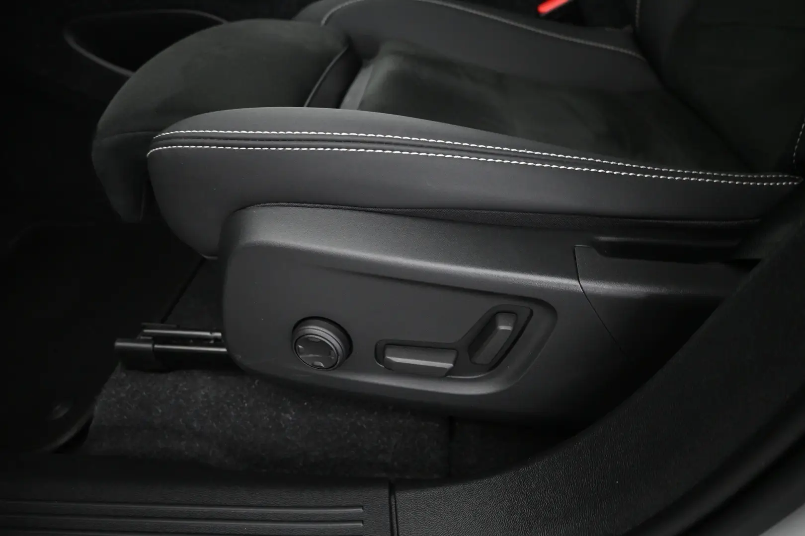 Car Image - 4UfiL8N8RRCDPUzE5zffQo