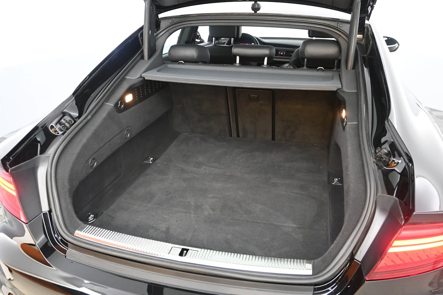 Car Image - 4vZA4TXxZTKUvXRzIKnhdy