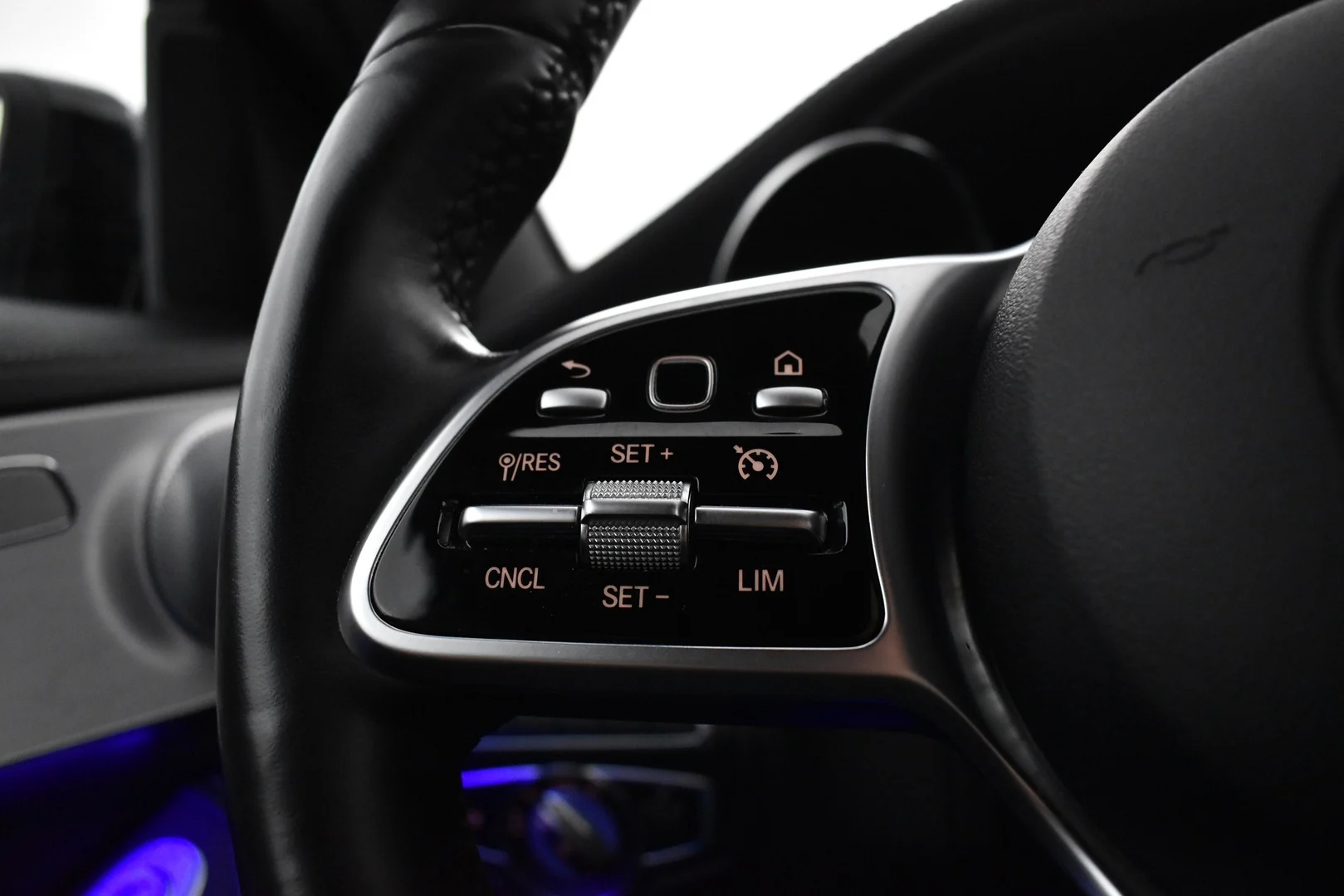 Car Image - 2iM5u9MYFdoWwRMPku8lrl
