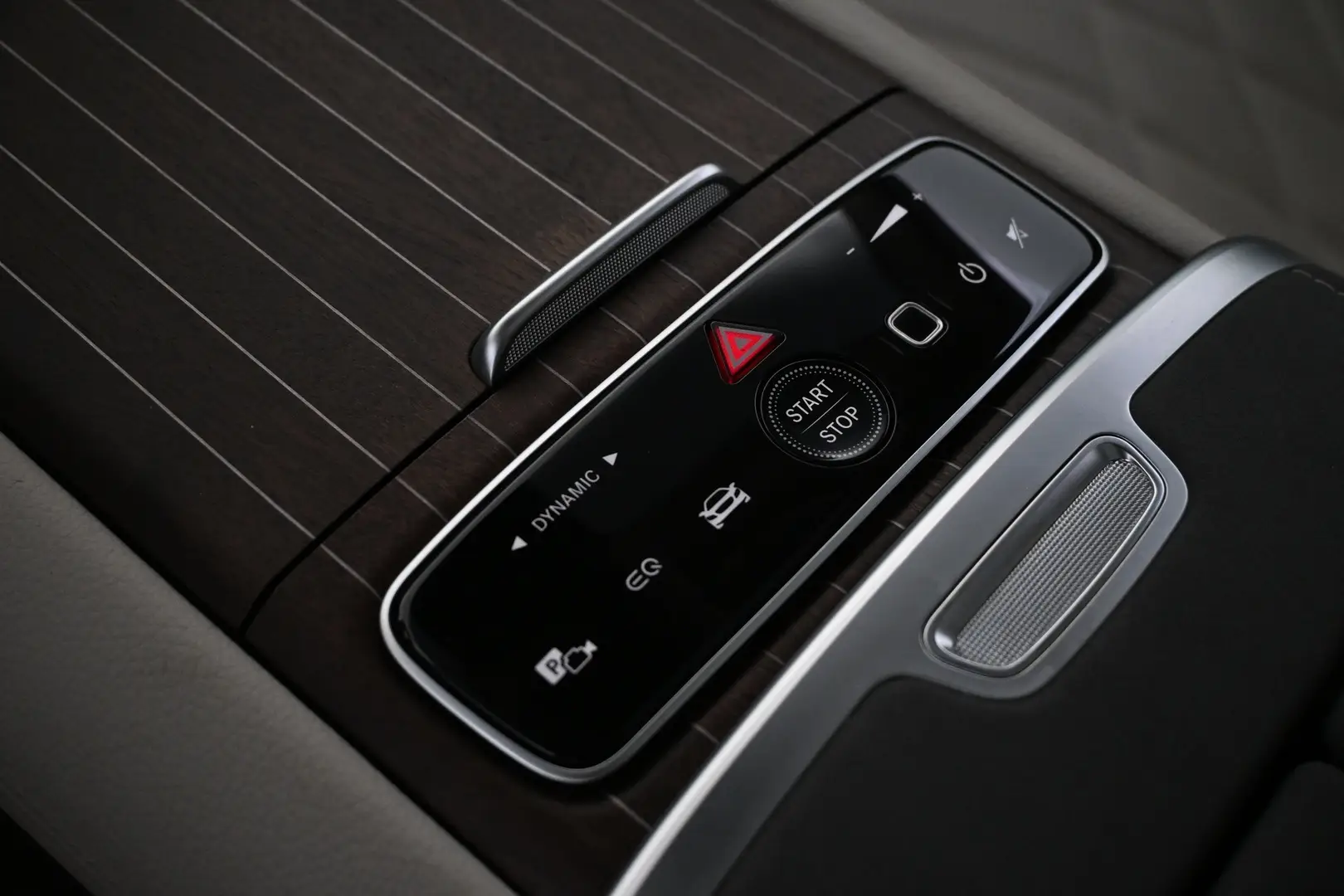 Car Image - 6W8OQUc2bBHAhpTRqgRcbM
