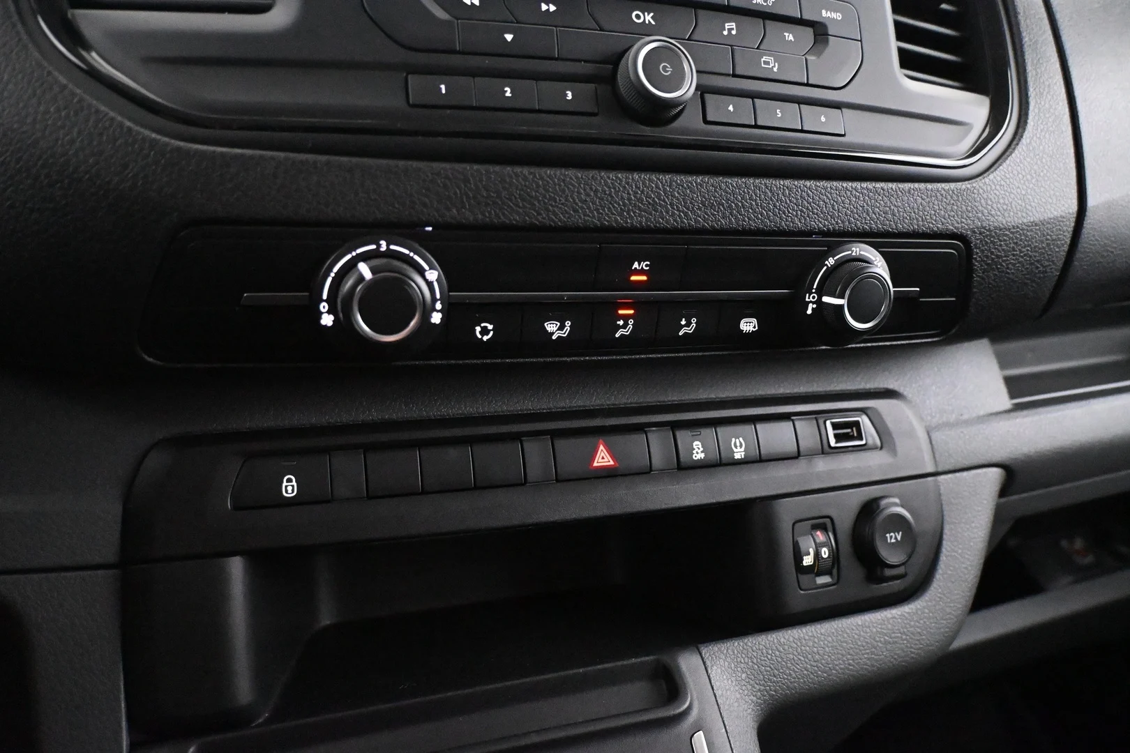 Car Image - 7N2S9q9UhMuaUtQBXrR31R