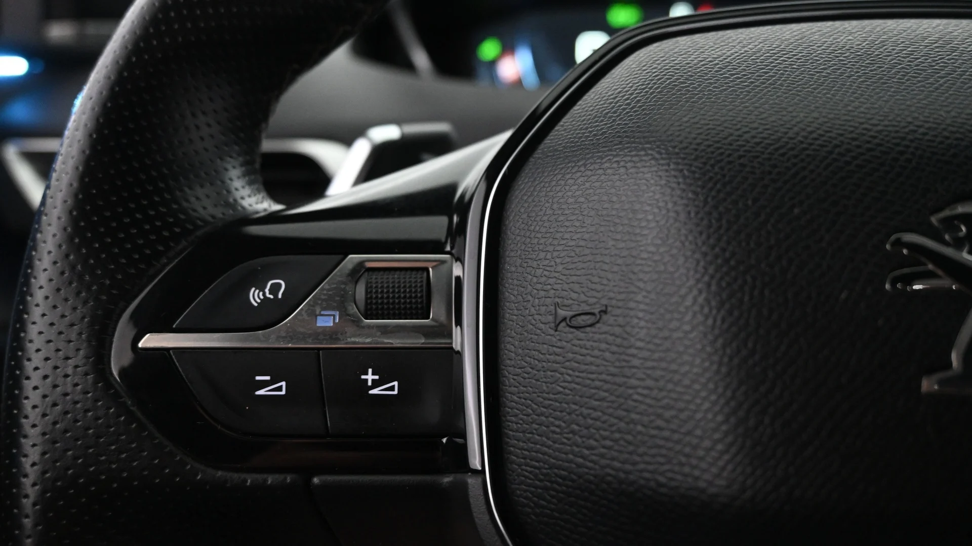 Car Image - 6OzM9BaLn2ZFmYSNowJ2ct