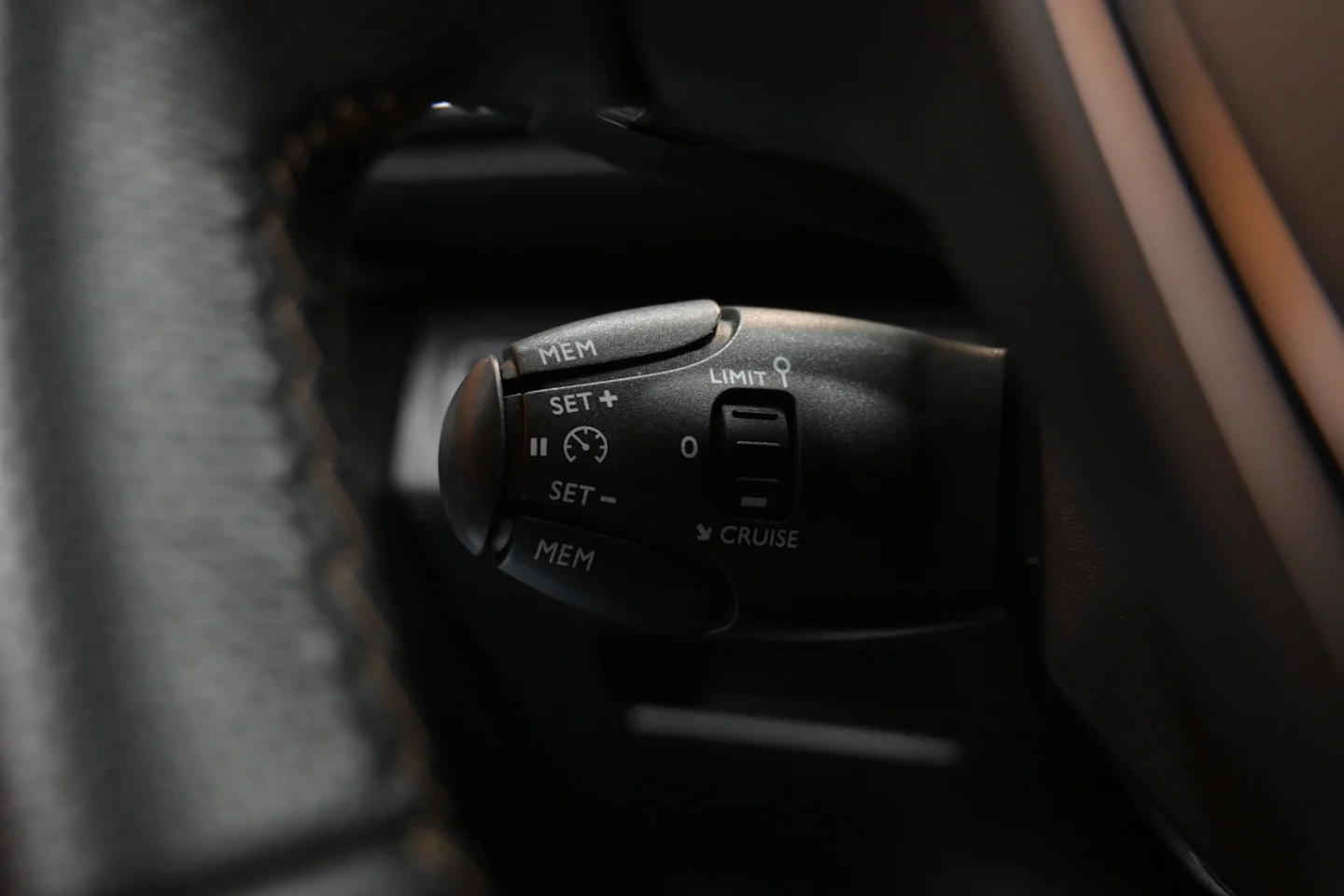 Car Image - 6OzM9BaLn2ZFmYSNowJ2ct