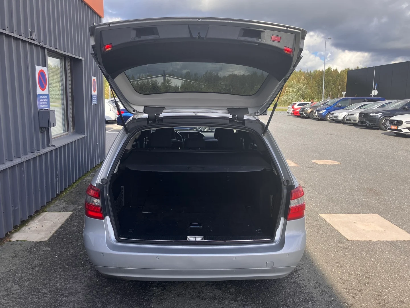Car Image - 2mvKwe35eRHtR7Dp7xrEZ3