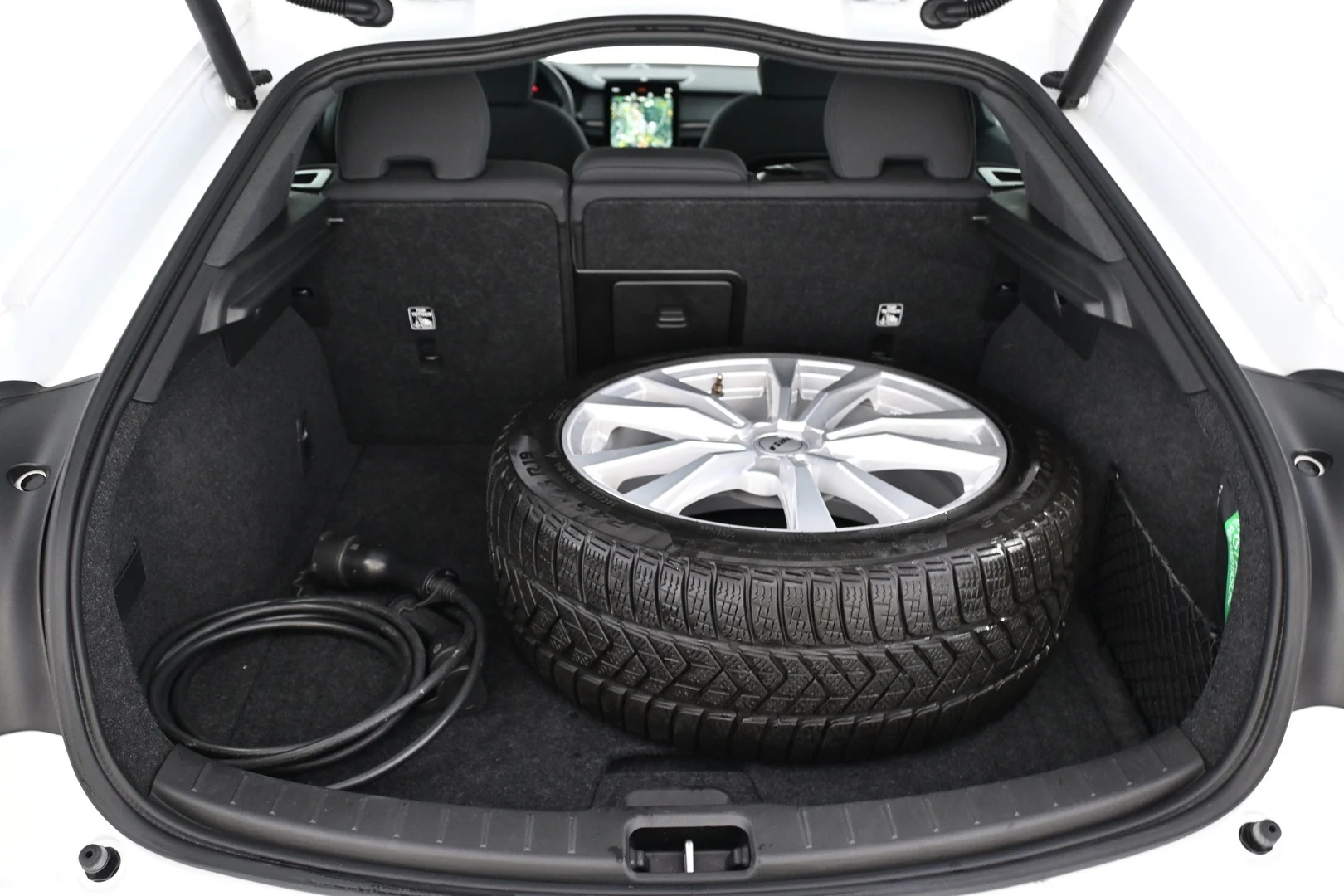 Car Image - 6Zkq4k4FleUAPPI4Eiml9k