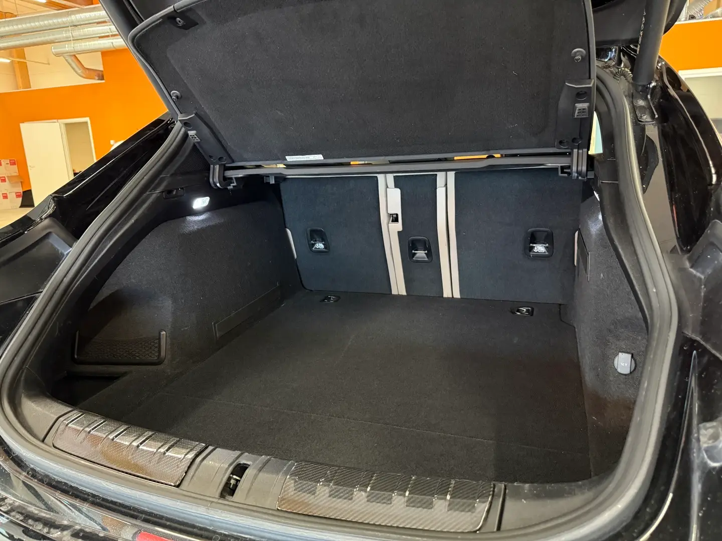Car Image - BnGla9znFvewAZFFSoJXd