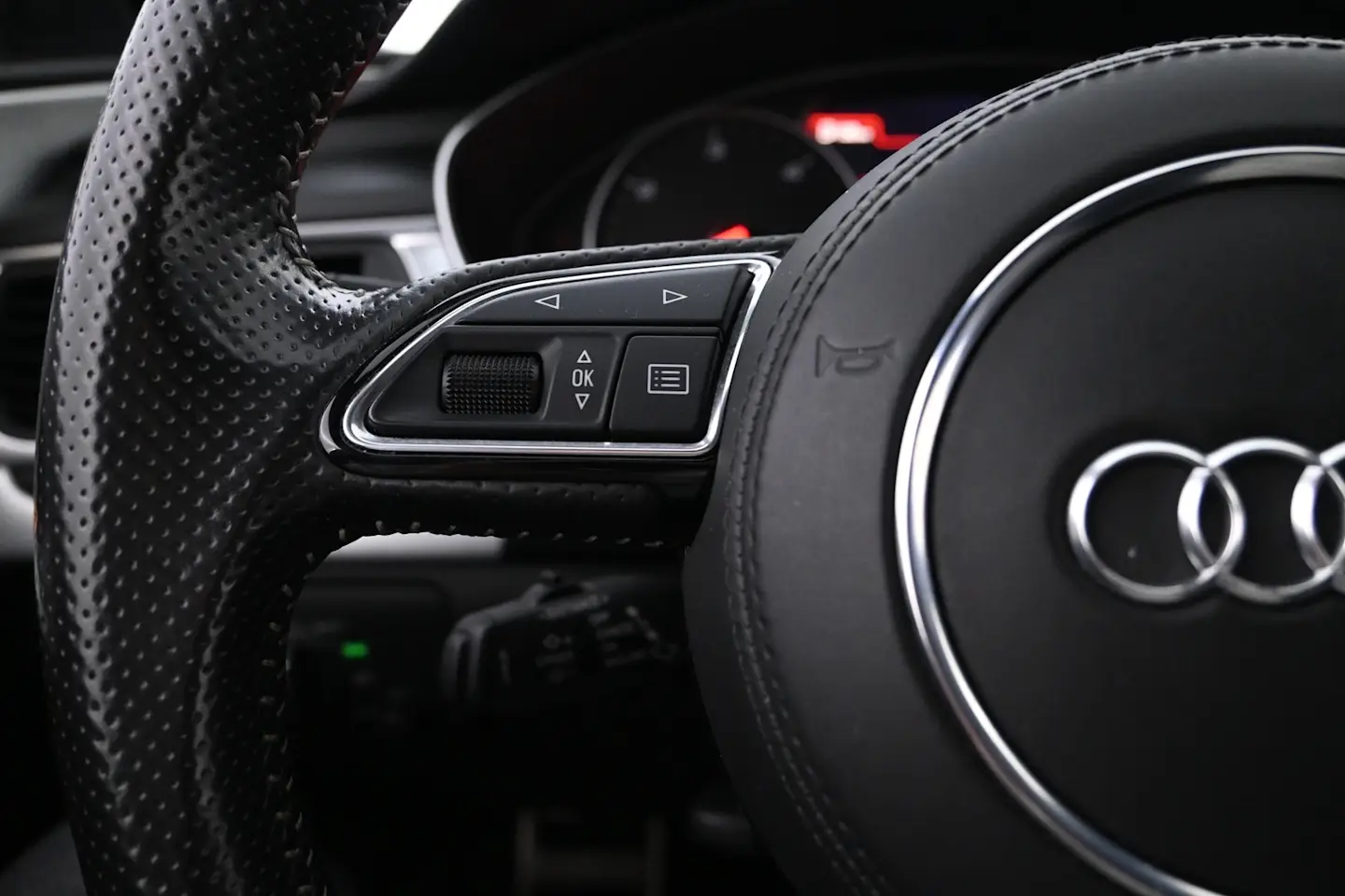 Car Image - 4vZA4TXxZTKUvXRzIKnhdy