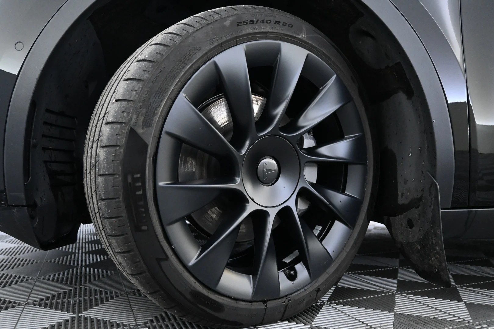 Car Image - 75g5lzNMq0sYcLiKcJ45LP