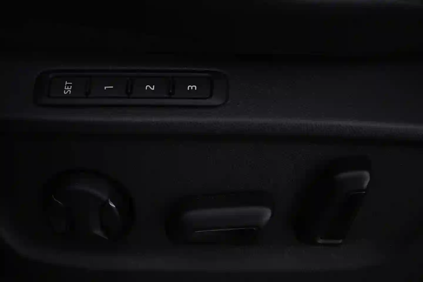 Car Image - 1Y4iDyslS0i4sURLlJblEF