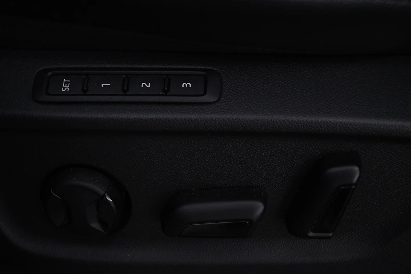 Car Image - 1Y4iDyslS0i4sURLlJblEF