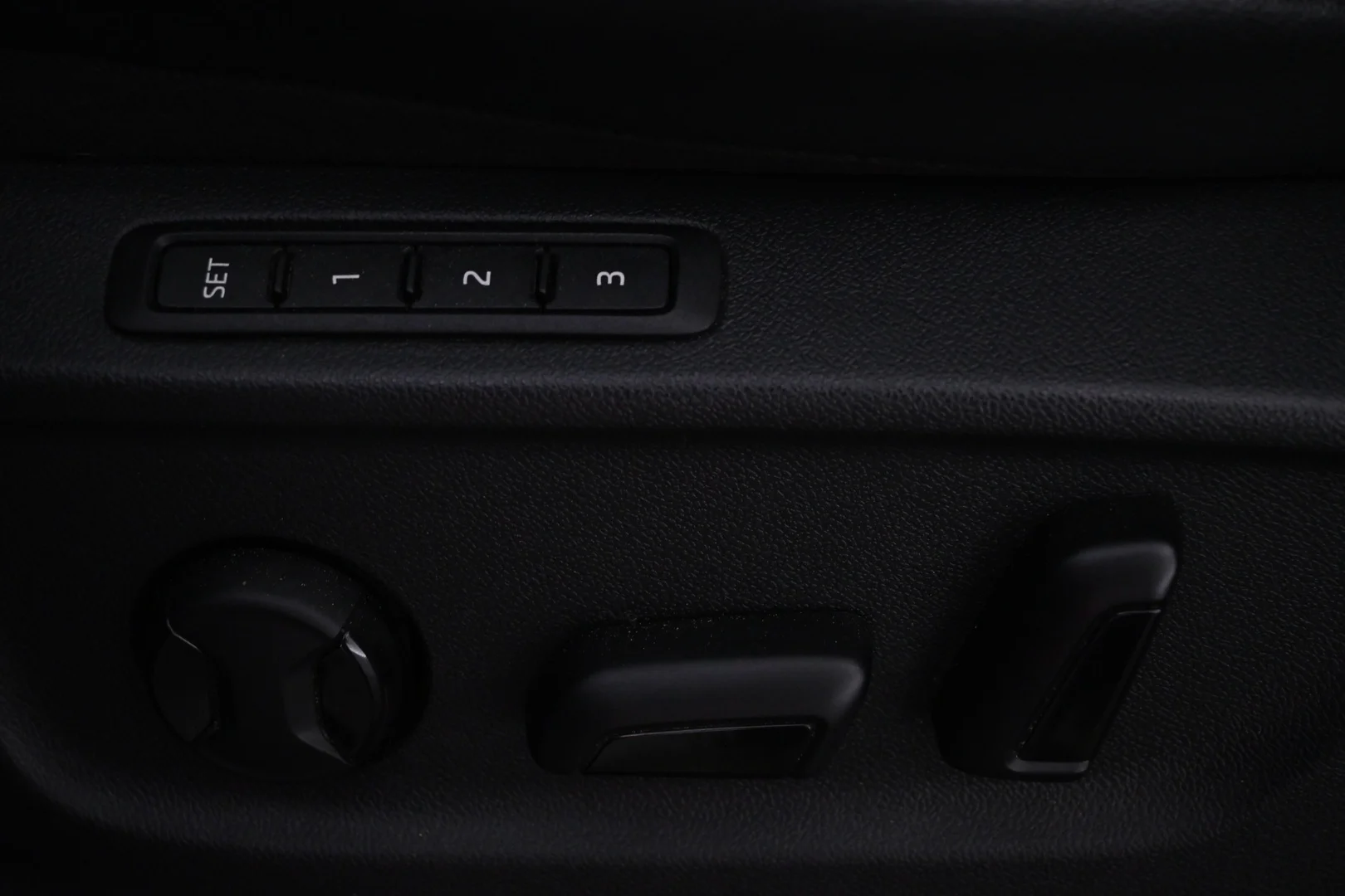 Car Image - 1Y4iDyslS0i4sURLlJblEF