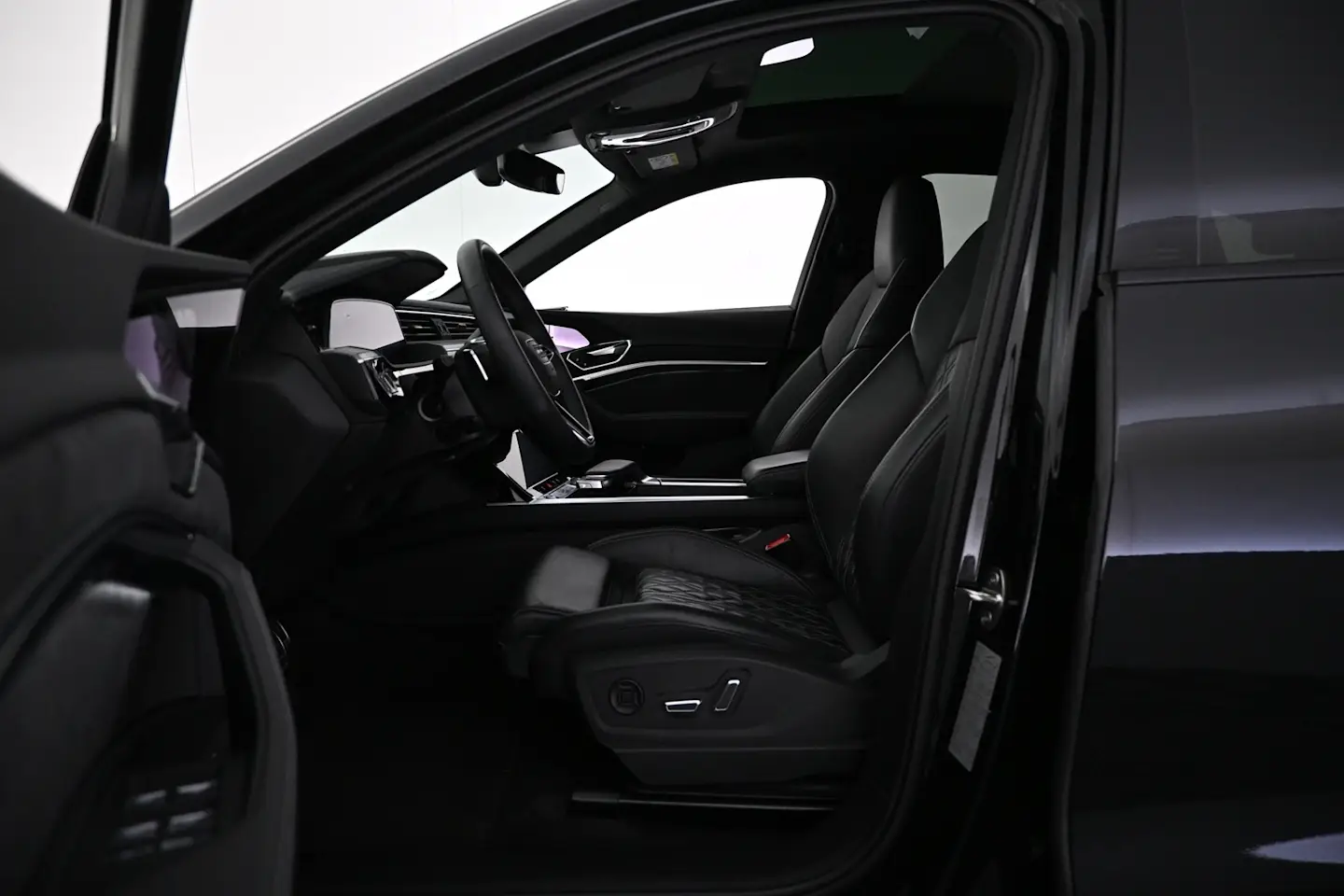 Car Image - 3A49QndwdEEC2yBbmC90lx