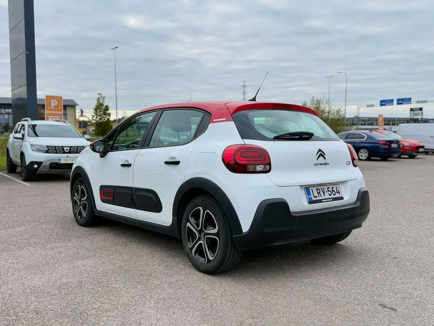 Car Image - 1yNFGpDf25JD4jSsqbB360