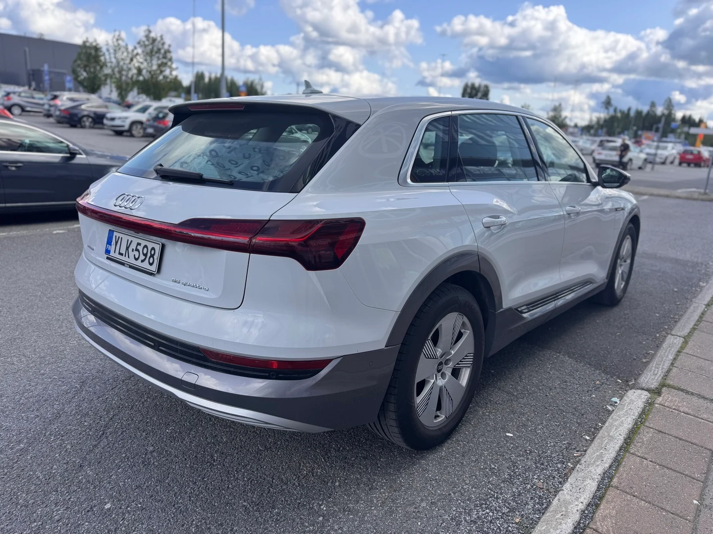 Car Image - 1JfsIEGSVWc74AAxnOY45c