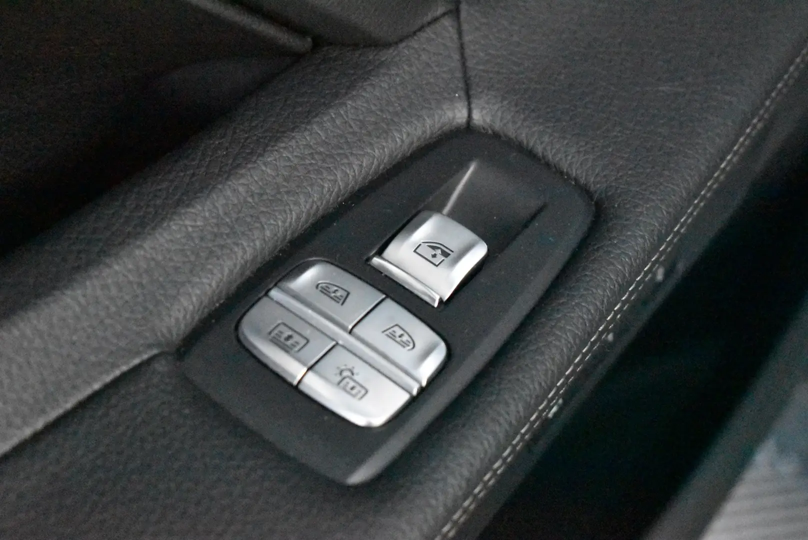 Car Image - 285O0COuXGPKRl0BpYxDOH