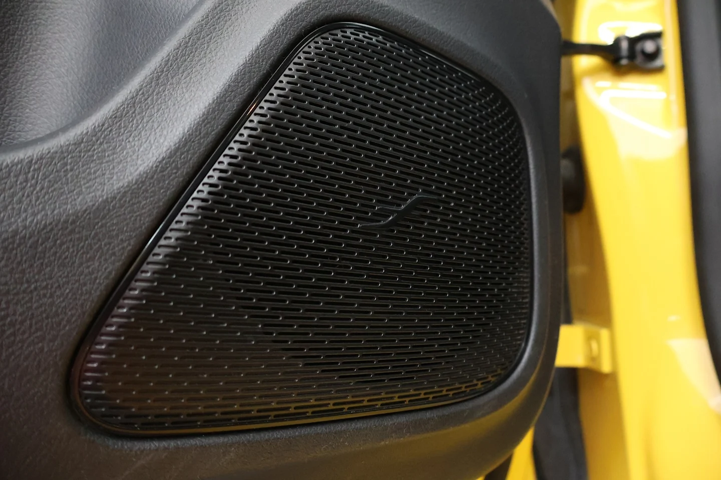 Car Image - 5d8V1sNlqx2HomBnT1xPdm
