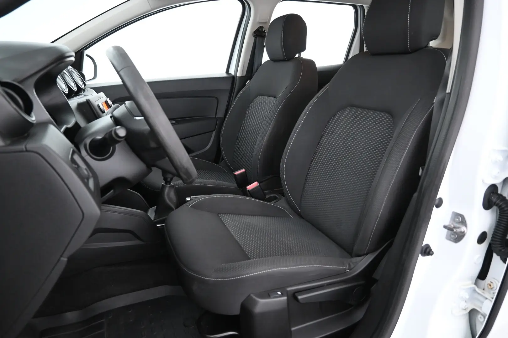 Car Image - y0TZEeYgrUFKzZ4q22zw6
