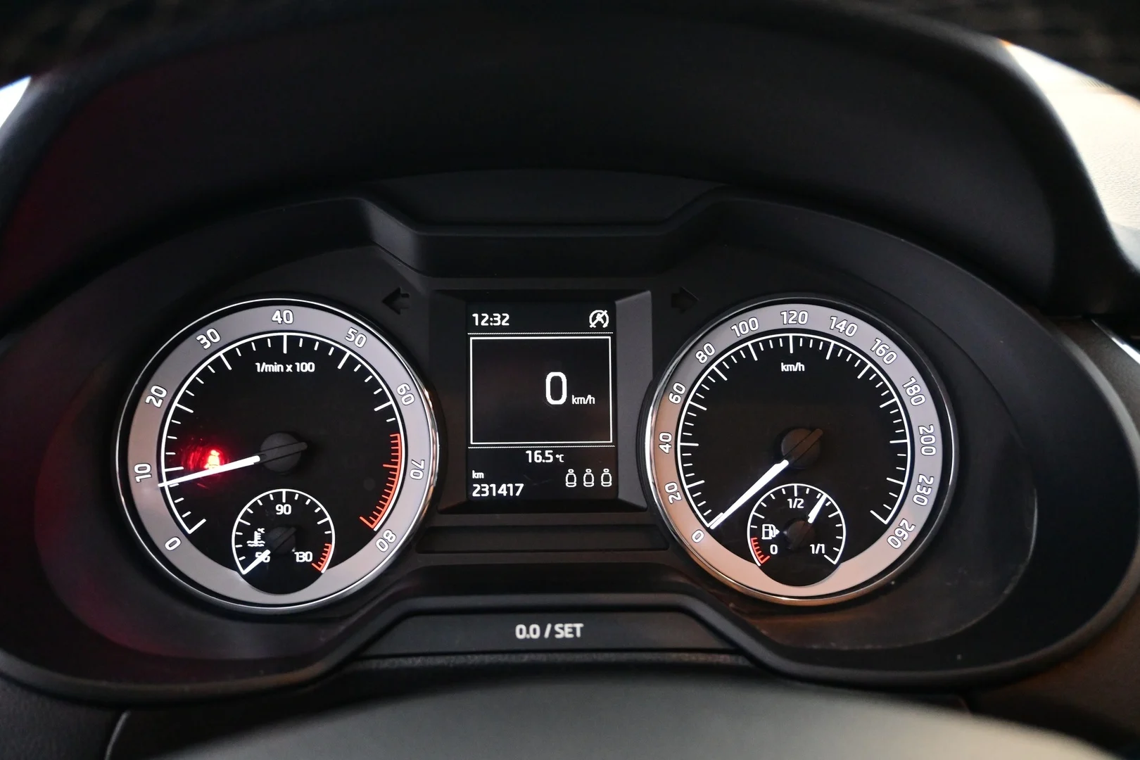 Car Image - 3AIwinkd2WthoxVbPFdHwe