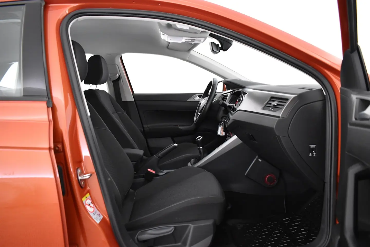 Car Image - 1DqnmwK8MGTcAcyyDYC6u1