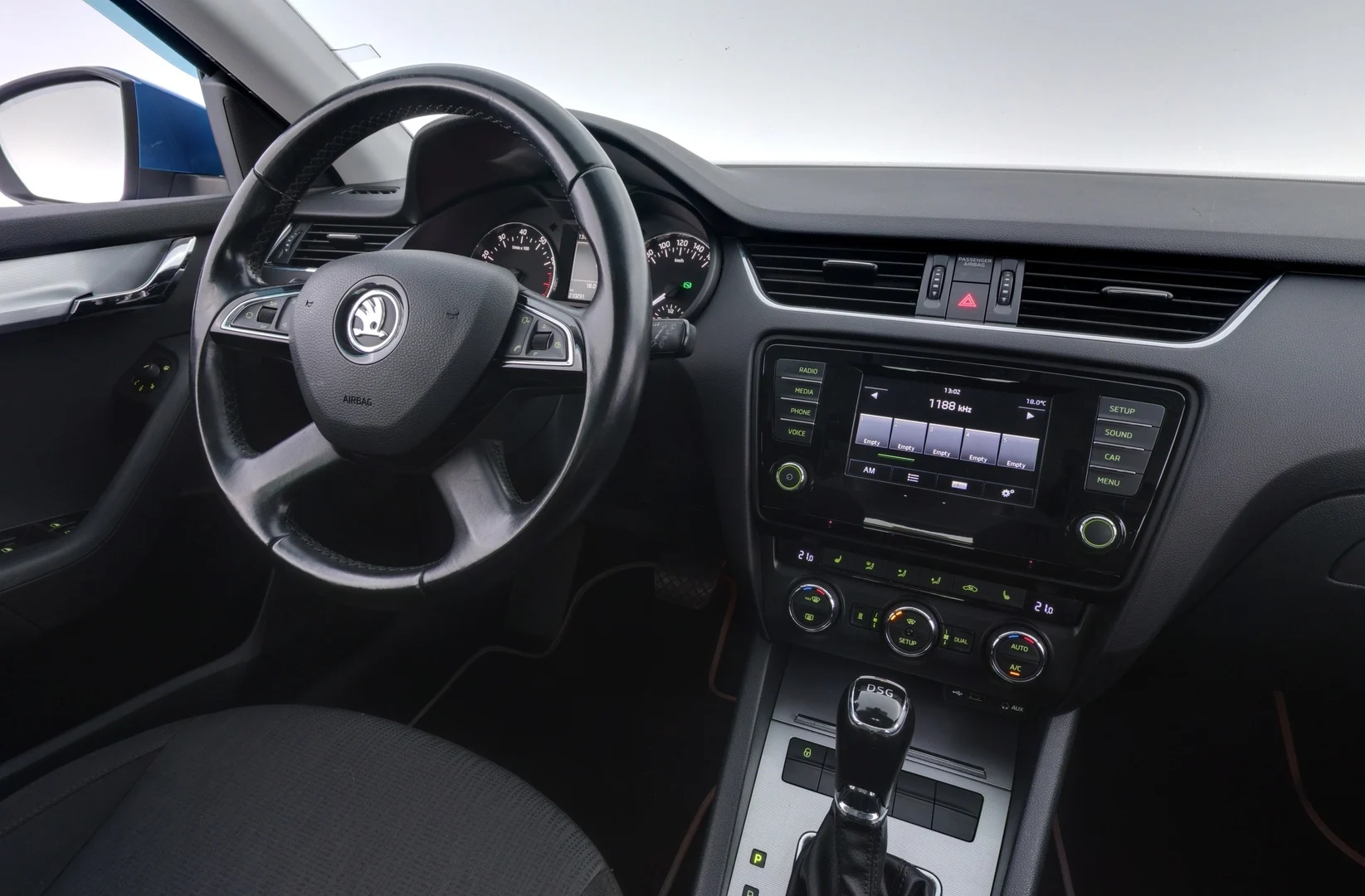 Car Image - 1KuFQjbEEaepXoIhdK35Oo