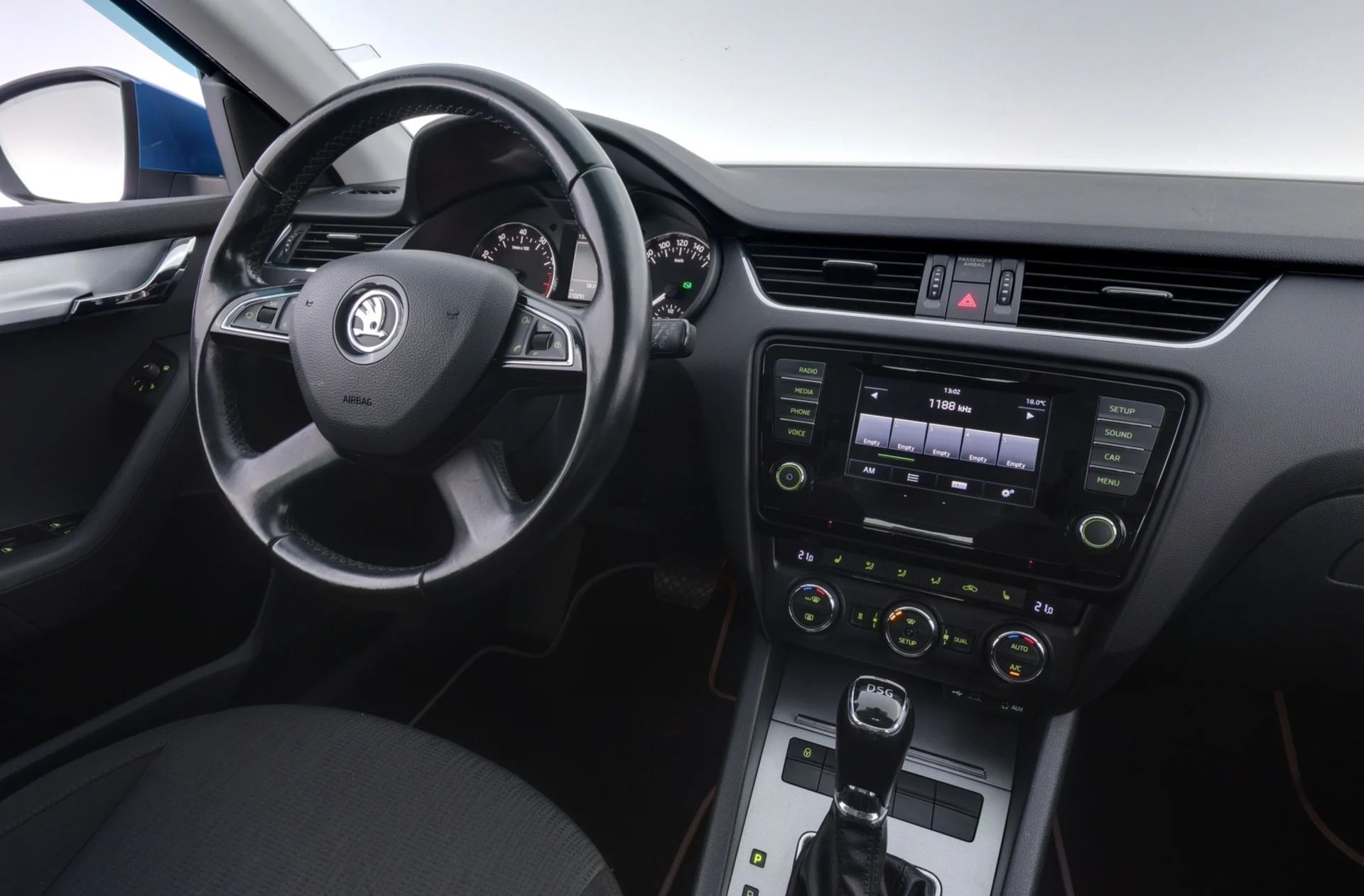 Car Image - 1KuFQjbEEaepXoIhdK35Oo