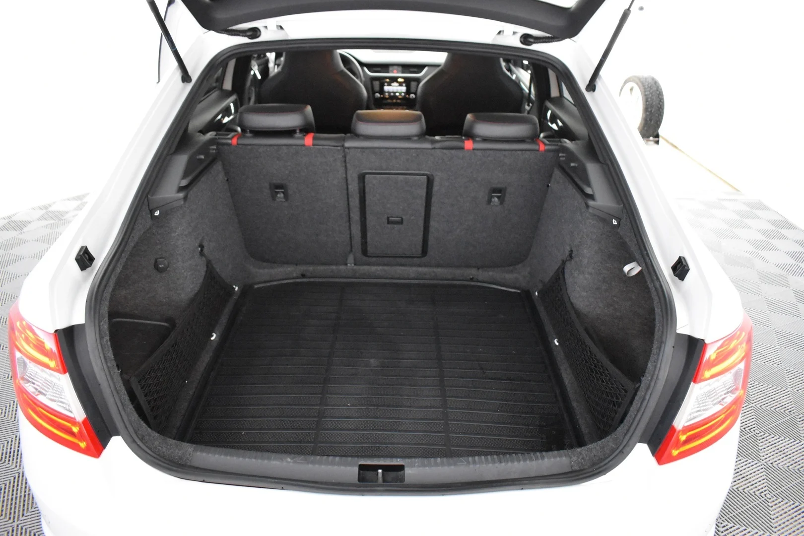 Car Image - 4g9xGndTY3g8bz5FWllitR