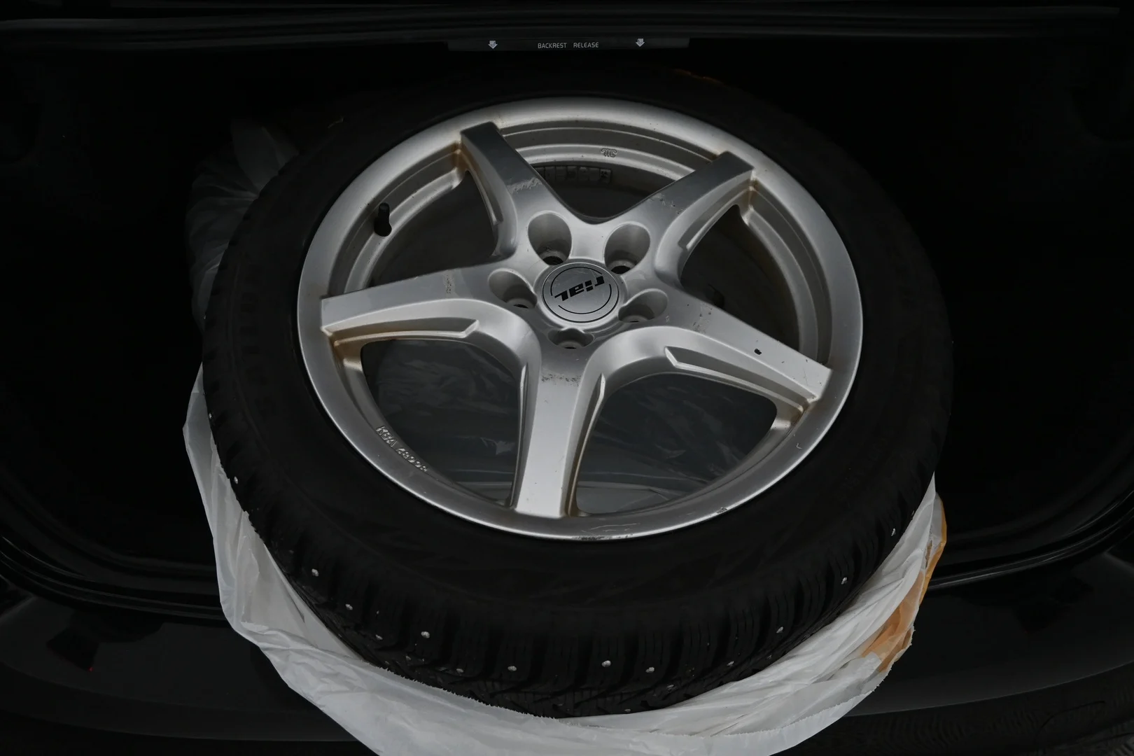 Car Image - 1x1KCF06loQ2KdYsgOWzNn