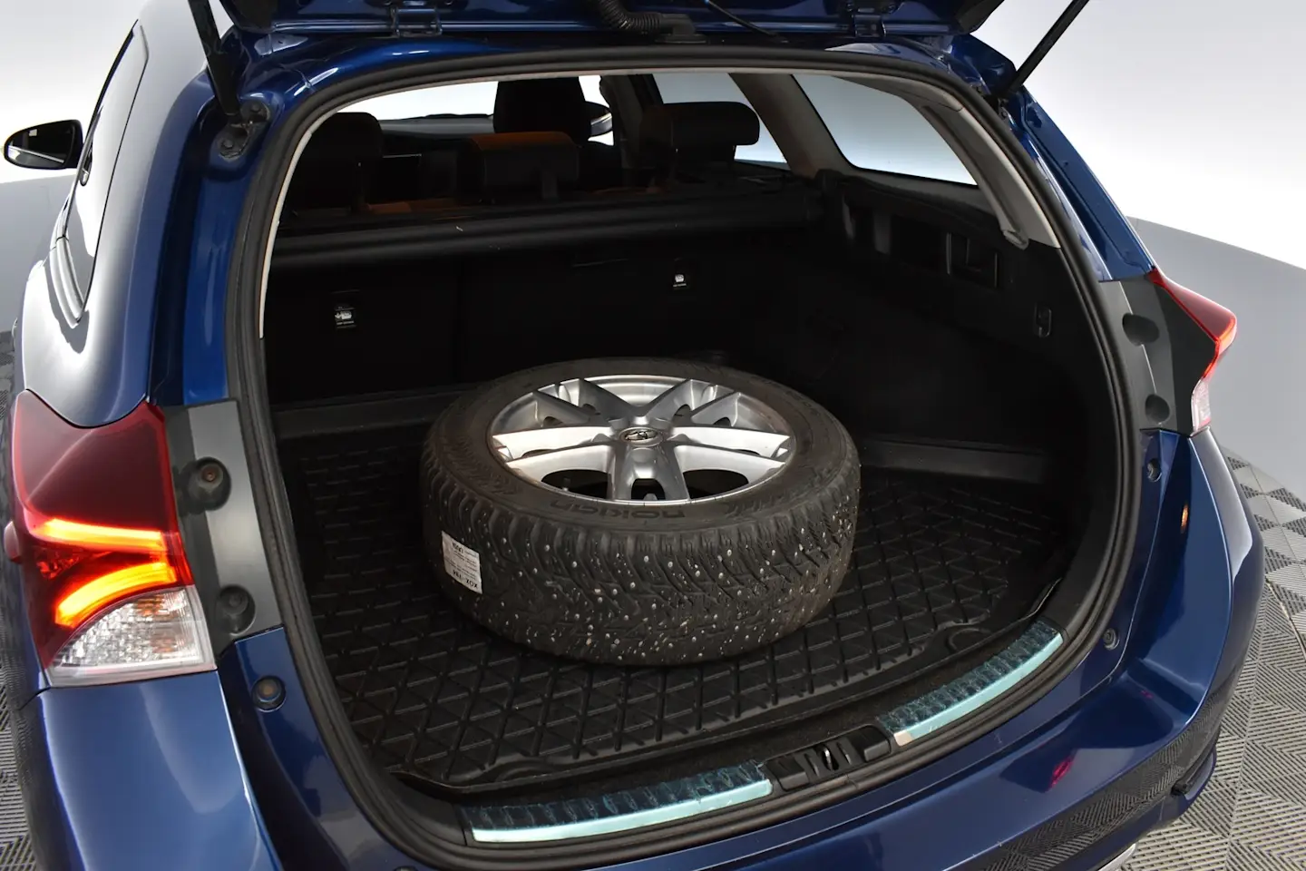Car Image - 4Yc4EIq9C4kCAHp6lI4MsN